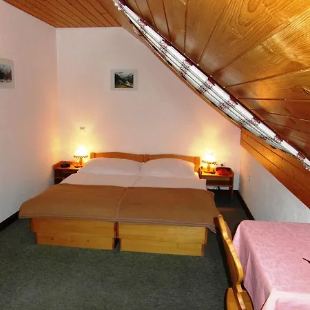 Turisticna Kmetija Kosir 팜스테이 크라니스카고라